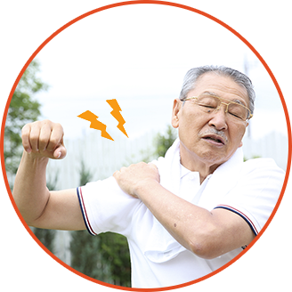 五十肩の痛みに苦しむ中年男性の写真